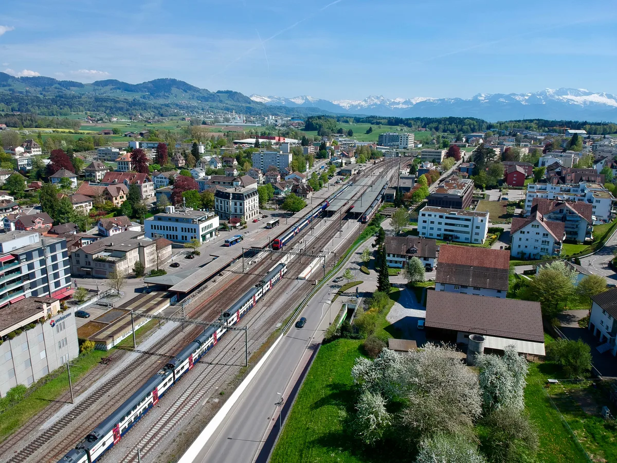 Blick auf den Bahnhof Wetzikon und Unterwetzikon.